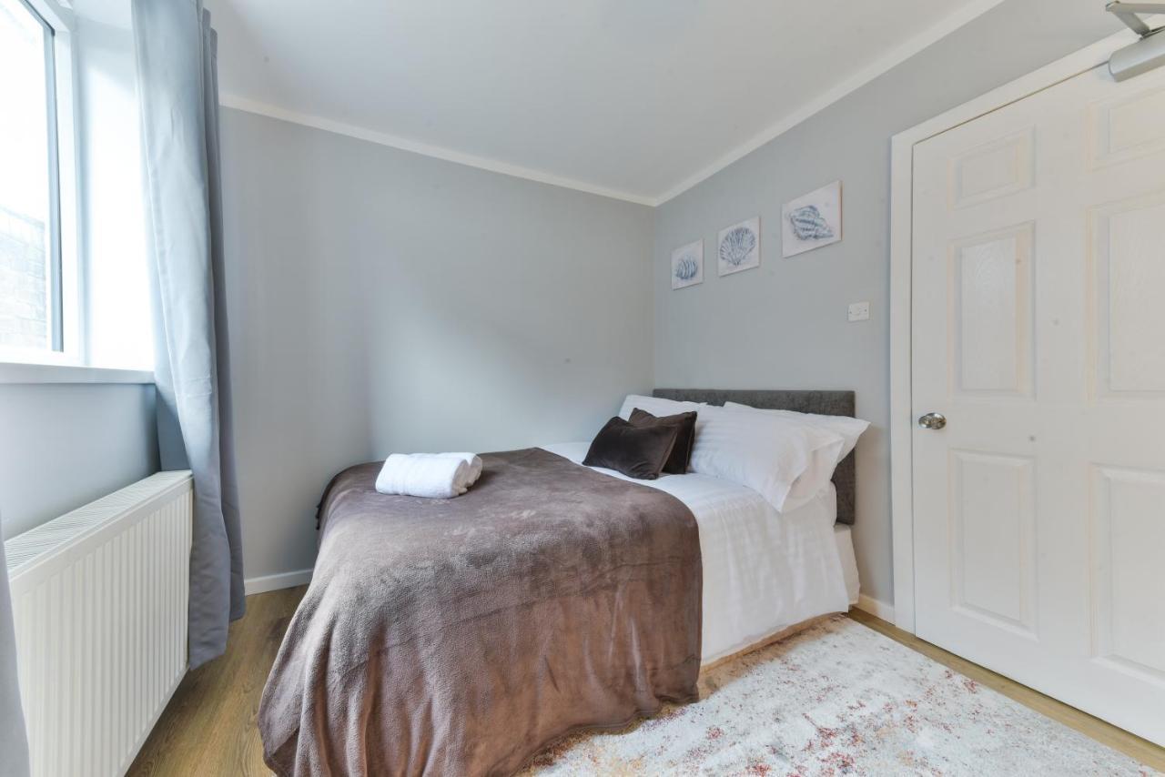 Royal Living Properties Villa Hillingdon Bagian luar foto