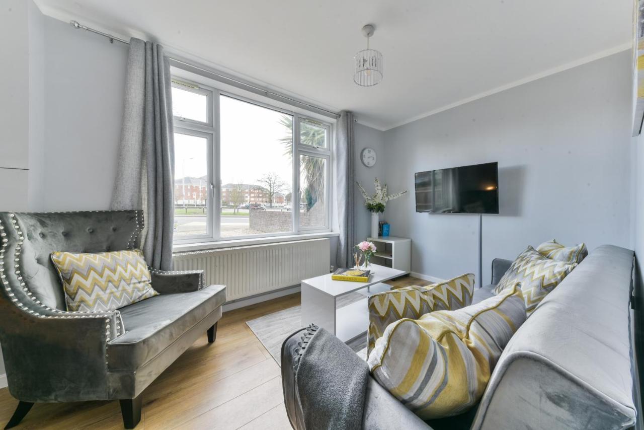 Royal Living Properties Villa Hillingdon Bagian luar foto
