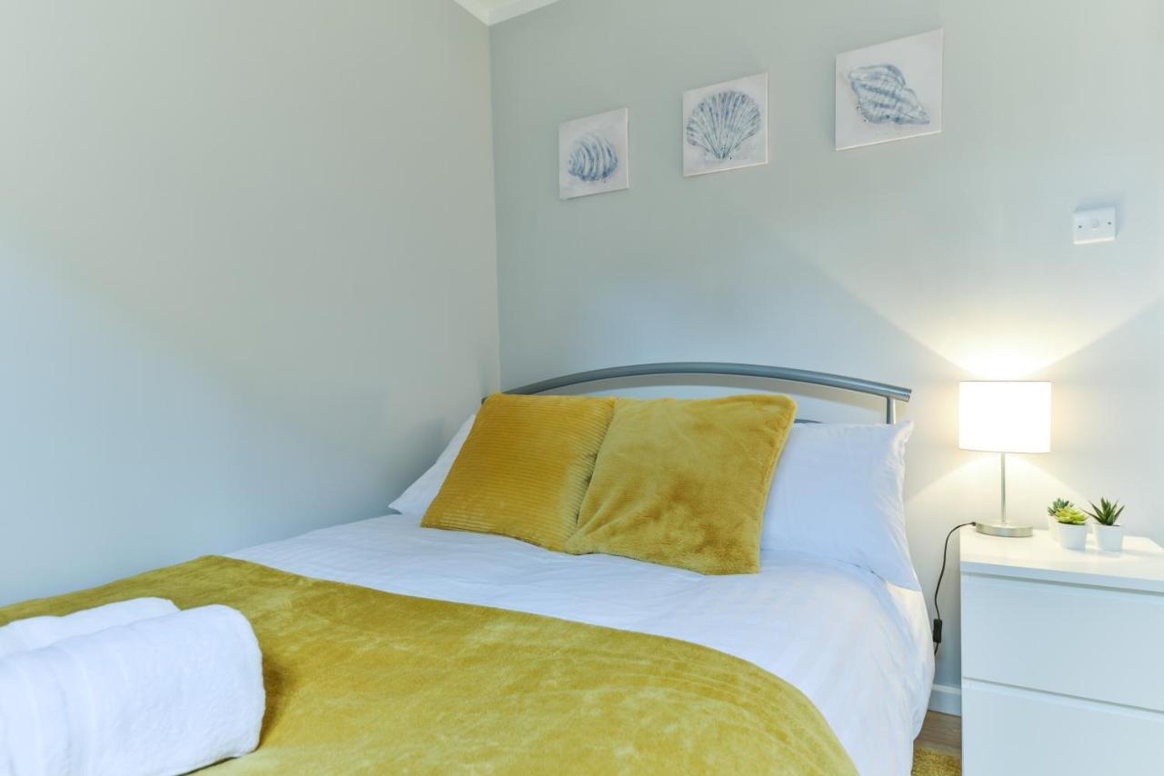 Royal Living Properties Villa Hillingdon Bagian luar foto
