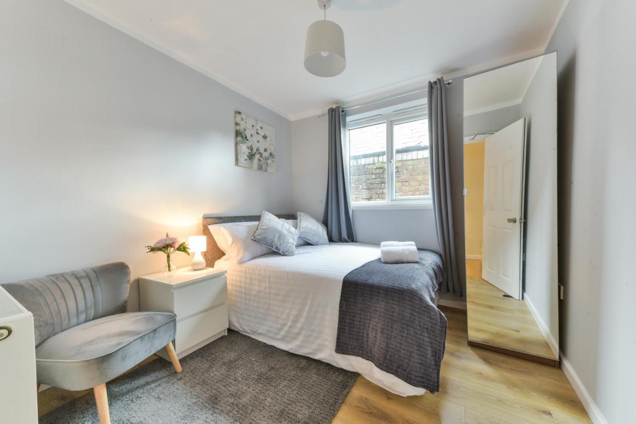 Royal Living Properties Villa Hillingdon Bagian luar foto